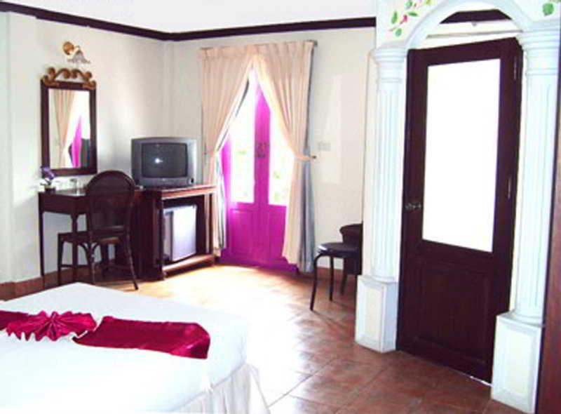 Hôtel Capri à Phuket Extérieur photo